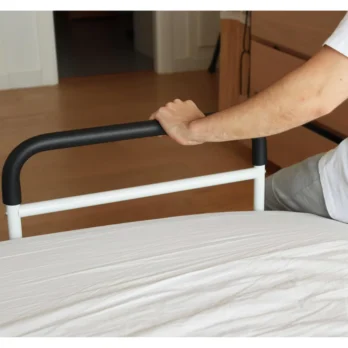 barra de cama detalle de mano sujetando barra abatible