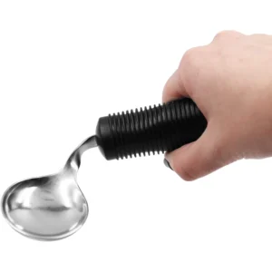 cuchara con diseno curvado para facilitar el uso a personas con dependencia
