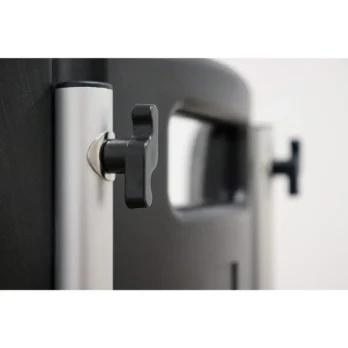 detalle de respaldo de silla de bano ajustable para personas mayores