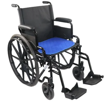 empapador azul sobre silla de ruedas negra