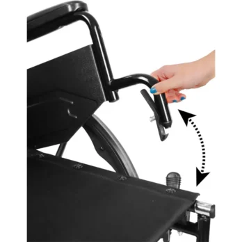 mano apoyada sobre el brazo de una silla de ruedas ergonomica