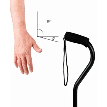 mano sujetando baston ergonomico negro con empunadura curvada