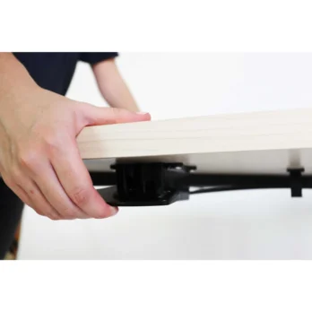 mesa ajuste de altura mediante palanca detalle de mano