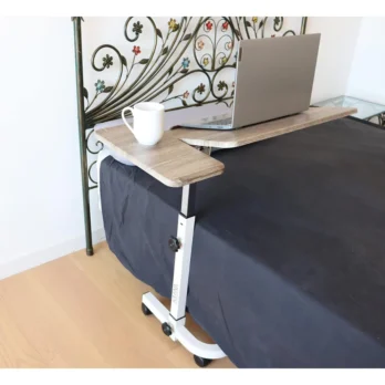 mesa auxiliar desplegada junto a cama articulada