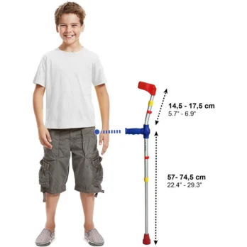 nino con muletas infantiles ajustables de colores