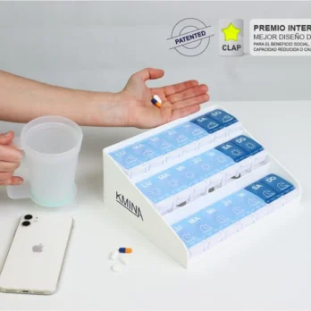 pastillero semanal con tres filas y tapa transparente