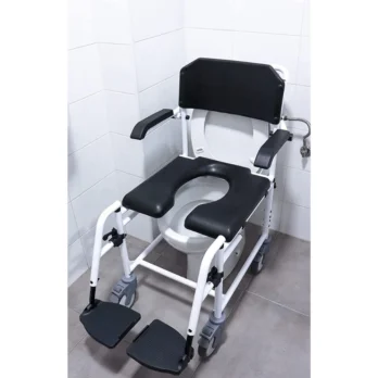 silla con ruedas de gran resistencia y asiento higienico ideal para uso en bano