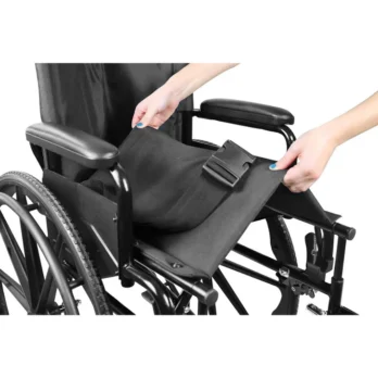 silla de ruedas plegable con reposabrazos y asiento acolchado