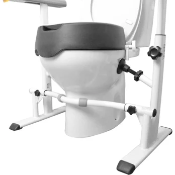 silla gris con asiento acolchado y ruedas pequenas sin cubeta visible