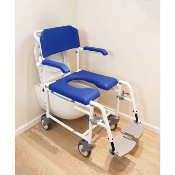 silla sanitaria azul con ruedas pequenas reposapies plegables