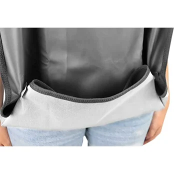 vista frontal de babero gris para adultos impermeable