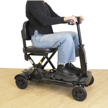 scooter electrico con respaldo ideal para asistencia domiciliaria a personas mayores en mataro