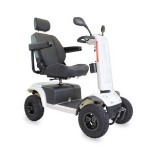 Scooter eléctrico blanco de cuatro ruedas todoterreno, visto de tres cuartos